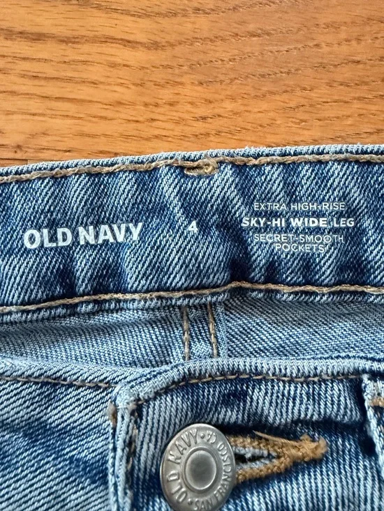 Old Navy Women’s Wide Leg Light Blue Jeans - Picture 2 of 4